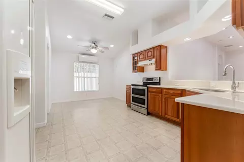 Kitchen - 1127 Rolling Stone Run, Odessa, FL 33556 photo 2 of 3