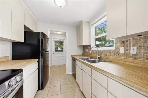 Kitchen - 10021 Hayes St, Spring Hill, FL 34608 photo 1 of 2