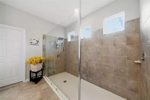 Bath - 11727 Tetrafin Dr, Riverview, FL 33579 photo 2 of 6