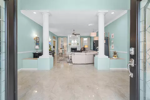 Entry Way - 4202 Augusta Ter E, Bradenton, FL 34203 photo 3 of 4