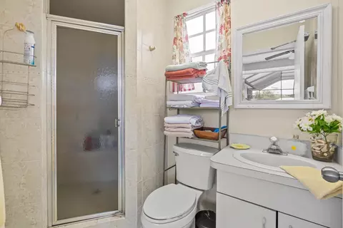 Bath - 4202 Augusta Ter E, Bradenton, FL 34203 photo 6 of 6
