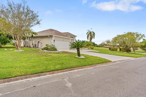 Exterior - 4202 Augusta Ter E, Bradenton, FL 34203 photo 8 of 12