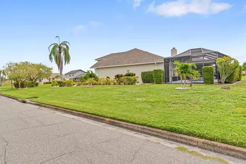 Exterior - 4202 Augusta Ter E, Bradenton, FL 34203 photo 10 of 12