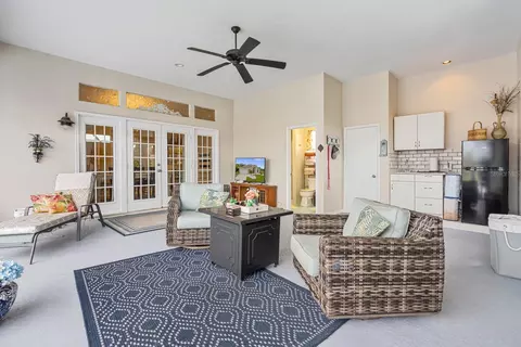 Exterior - 4202 Augusta Ter E, Bradenton, FL 34203 photo 5 of 12