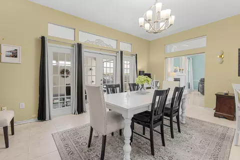 Dining - 4202 Augusta Ter E, Bradenton, FL 34203 photo 3 of 4