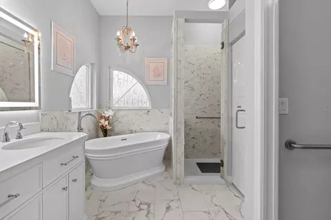 Bath - 4202 Augusta Ter E, Bradenton, FL 34203 photo 1 of 6