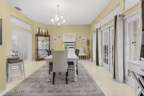 Dining - 4202 Augusta Ter E, Bradenton, FL 34203 photo 2 of 4
