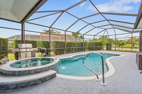 Exterior - 4202 Augusta Ter E, Bradenton, FL 34203 photo 2 of 12