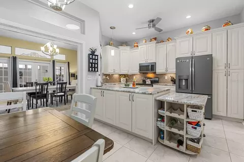 Kitchen - 4202 Augusta Ter E, Bradenton, FL 34203 photo 2 of 4