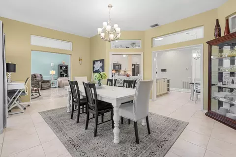 Dining - 4202 Augusta Ter E, Bradenton, FL 34203 photo 4 of 4