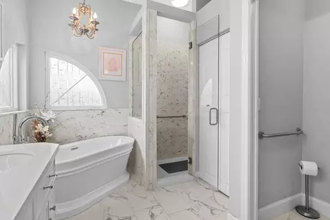 Bath - 4202 Augusta Ter E, Bradenton, FL 34203 photo 3 of 6