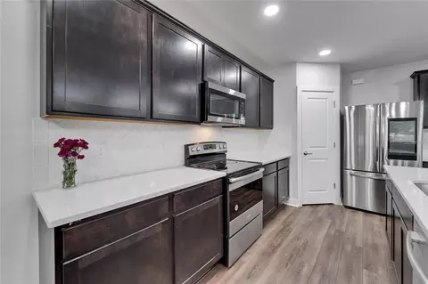 Kitchen - 6658 Devlin Ln, Wesley Chapel, FL 33545 photo 4 of 5