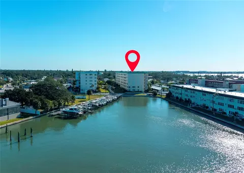 2960 59th St S #215, Gulfport, FL 33707