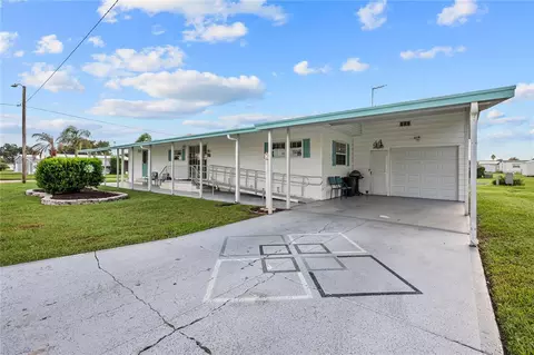 5352 Plant St, Zephyrhills, FL 33542