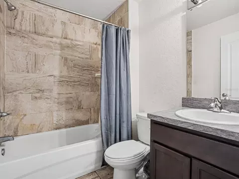 Bath - 203 Maple St E, Davenport, FL 33837 photo 3 of 3