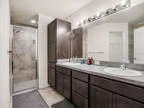 Bath - 203 Maple St E, Davenport, FL 33837 photo 1 of 3