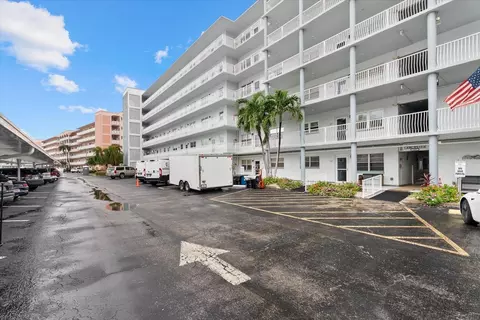 5925 Shore Blvd S #105, Gulfport, FL 33707