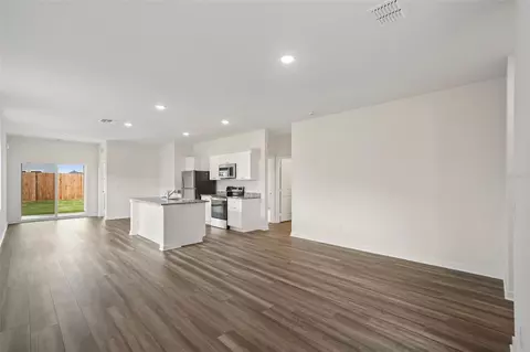 Living - 10542 Curving Crk, Parrish, FL 34219 photo 6 of 6