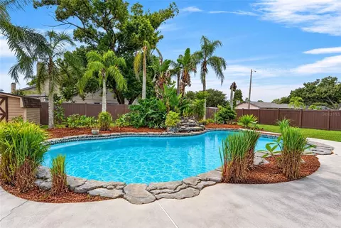 Exterior - 12301 Pathway Ct, Riverview, FL 33569 photo 5 of 9