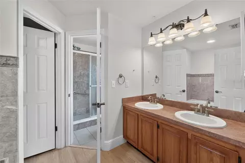 Bath - 12301 Pathway Ct, Riverview, FL 33569 photo 2 of 5