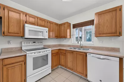 Kitchen - 12301 Pathway Ct, Riverview, FL 33569 photo 2 of 2