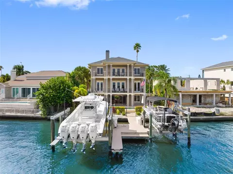 505 Harbor Dr, Belleair Beach, FL 33786