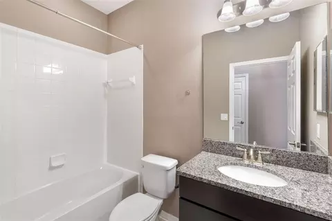 Bath - 10438 Arbor Groves Pl, Riverview, FL 33578 photo 4 of 4