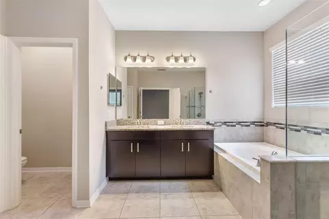 Bath - 10438 Arbor Groves Pl, Riverview, FL 33578 photo 1 of 4