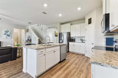 Kitchen - 10741 Charlotte Dr, Parrish, FL 34219 photo 6 of 9