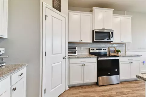 Kitchen - 10741 Charlotte Dr, Parrish, FL 34219 photo 2 of 9
