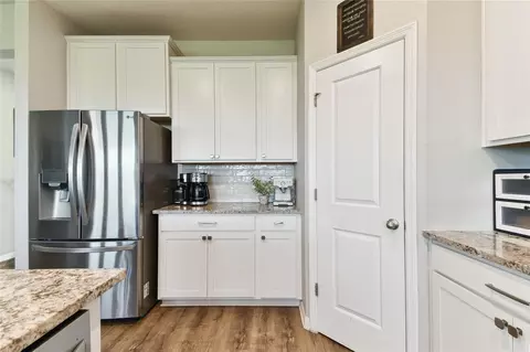 Kitchen - 10741 Charlotte Dr, Parrish, FL 34219 photo 4 of 9