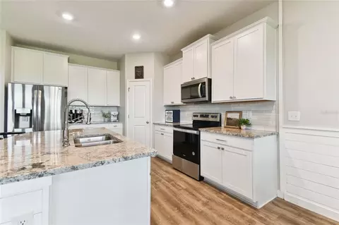 Kitchen - 10741 Charlotte Dr, Parrish, FL 34219 photo 7 of 9