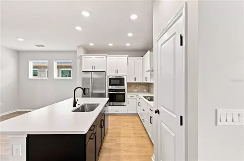 Kitchen - 5617 White Ibis Pt, Saint Cloud, FL 34772 photo 4 of 5