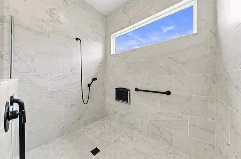 Bath - 12355 Stonegate Trl, Parrish, FL 34219 photo 4 of 6
