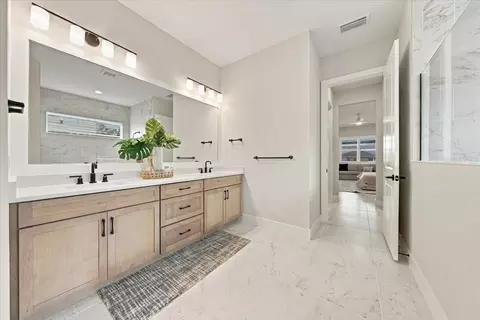 Bath - 12355 Stonegate Trl, Parrish, FL 34219 photo 2 of 6