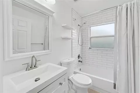 Bath - 11211 Andy Dr, Riverview, FL 33569 photo 3 of 3