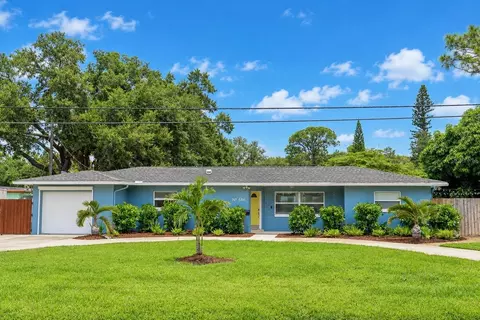 686 SW Boulevard Blvd N, Saint Petersburg, FL 33703
