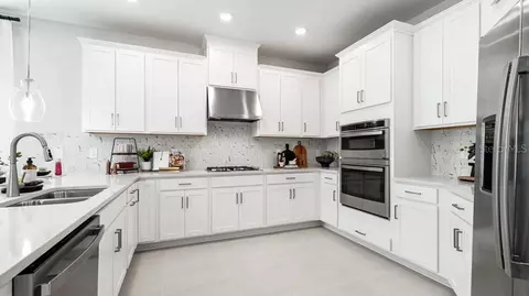 Kitchen - 13514 Rowhouse Ct, Parrish, FL 34219 photo 2 of 4