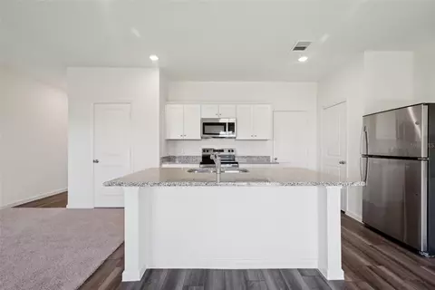 Kitchen - 10526 Curving Crk, Parrish, FL 34219 photo 1 of 5