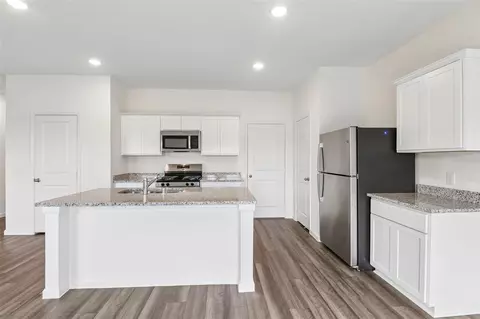 Kitchen - 10526 Curving Crk, Parrish, FL 34219 photo 4 of 5