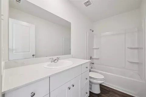 Bath - 10526 Curving Crk, Parrish, FL 34219 photo 1 of 6