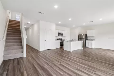 Entry Way - 10526 Curving Crk, Parrish, FL 34219 photo 2 of 6