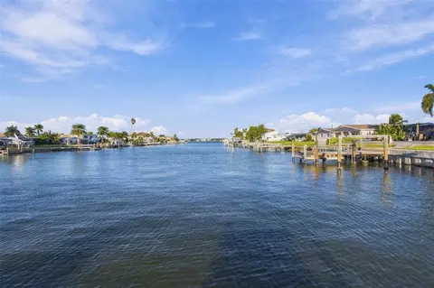 11975 7th St E, Treasure Island, FL 33706