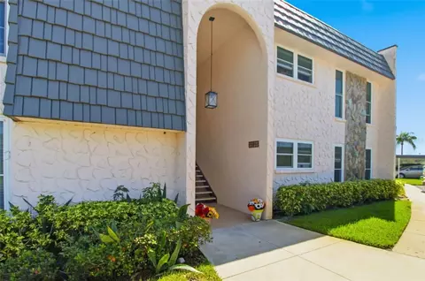 211 Fernwood Cir #211, Seminole, FL 33777
