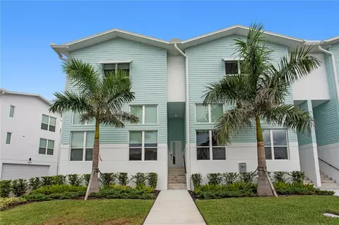 3870 Pompano Dr SE, Saint Petersburg, FL 33701