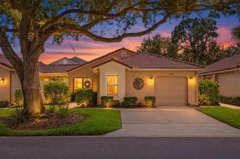 495 St Tropez Cir NE, Saint Petersburg, FL 33703