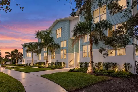 3826 Pompano Dr SE, Saint Petersburg, FL 33705