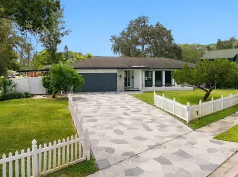 330 Patica Rd NE, Saint Petersburg, FL 33702