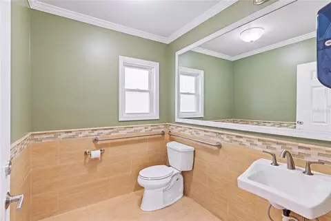Bath - 12574 Indian Rocks Rd, Largo, FL 33774 photo 1 of 1