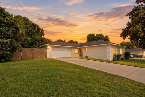 38611 Ferm Cir, Zephyrhills, FL 33540